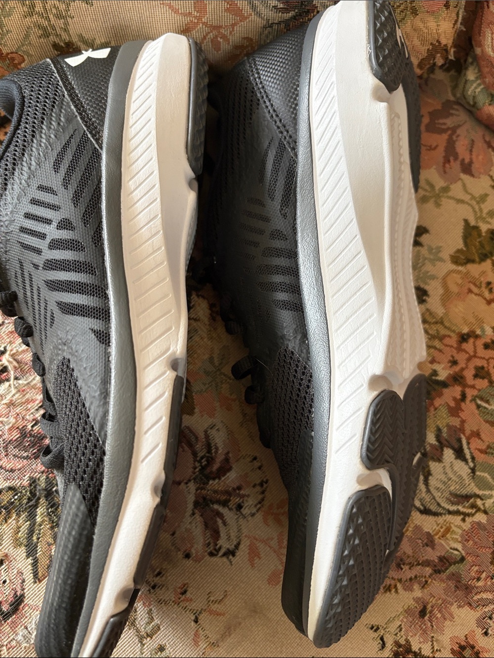 Under Armour Women’s Black Athletic Running Shoes size 9.5 - Picture 8 of 10
